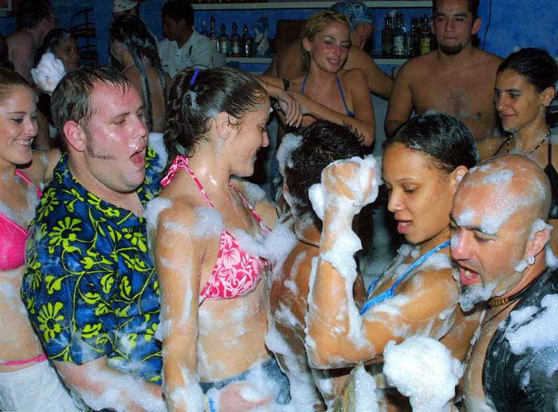 2001_Cancun_Foam_Party_01