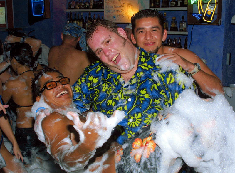 2001_Cancun_Foam_Party_06
